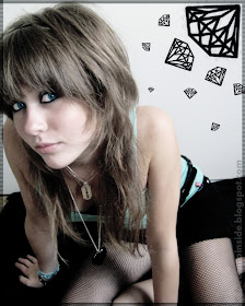 http://1.bp.blogspot.com/_01kJT_-mTt8/TPK6p7aGNMI/AAAAAAAADZc/7_aTx4kGTJc/s1600/emo-girly-hairstyle.jpg