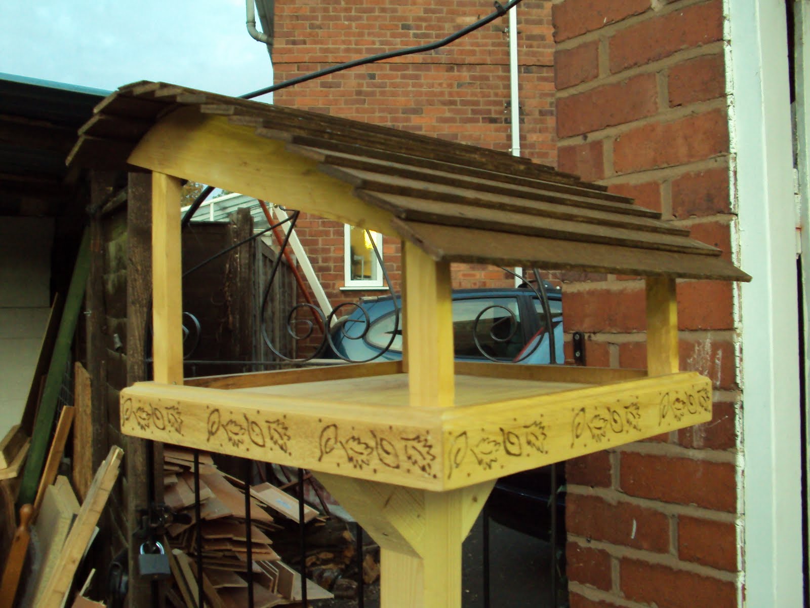 arkwood Bird Table