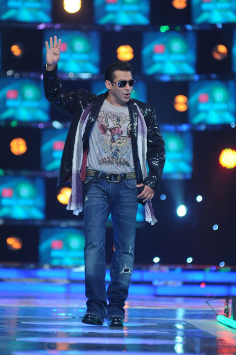 Ung dame rack valse Latest News: Salman Khan Reveals Bigg Boss 4 Contestants on First Episode  of Bigg Boss 4 Pictures, Videos