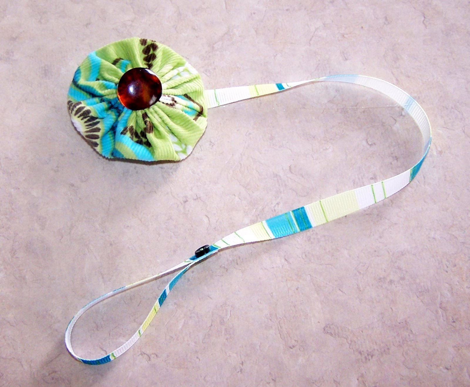 A Place for Crafts: Yo-Yo pacifier holders