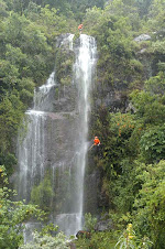 Cascading (rapel na cachoeira)