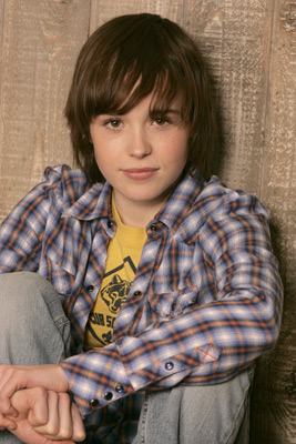 [EllenPage_Vespa_4249704_400.jpg]