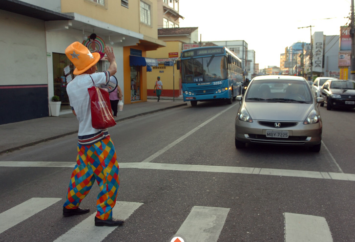 [palhaco_transito_florianopolis5.PNG]