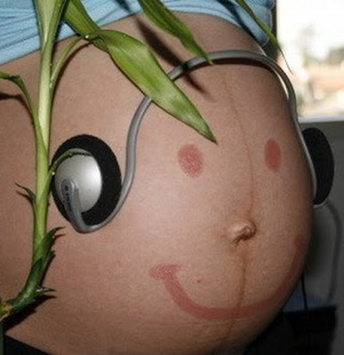 mães barriga arte som