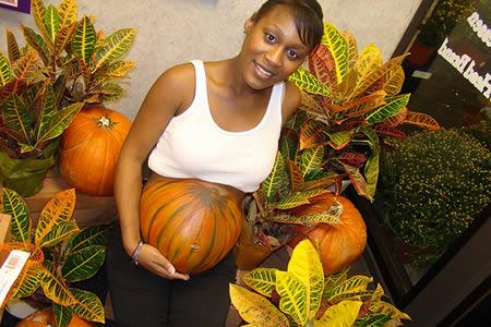 [body-art-gravidas-pumpkin.jpg]