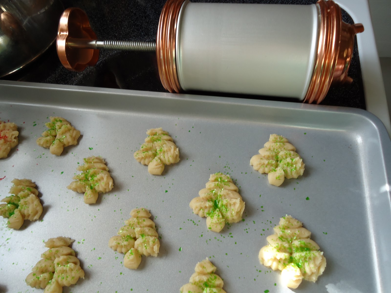 Fishful Thinking Daisy Sour Cream Spritz Cookies w/ a hint of spice Recipe