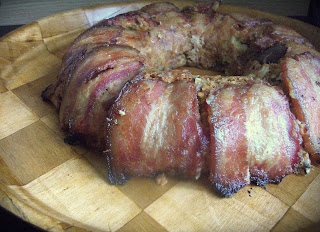 Guguluf de carne si  ciuperci, imbracat in bacon