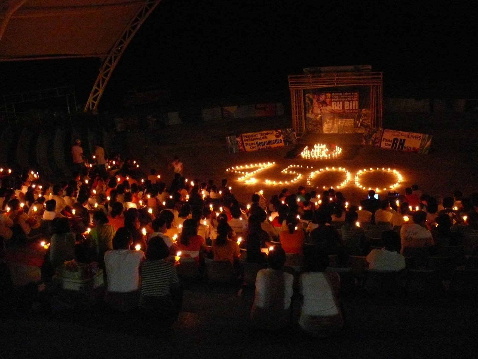 [tacloban+candle+light+ceremony.jpg]