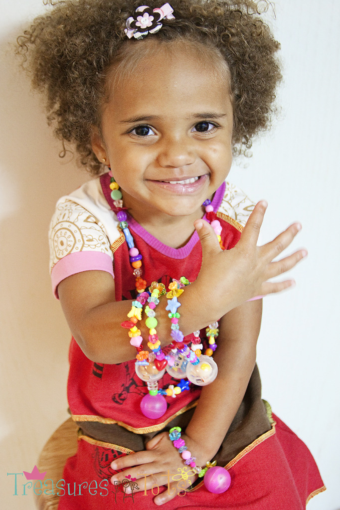 My Trendy Tykes: Let's make a Squinkies necklace!!