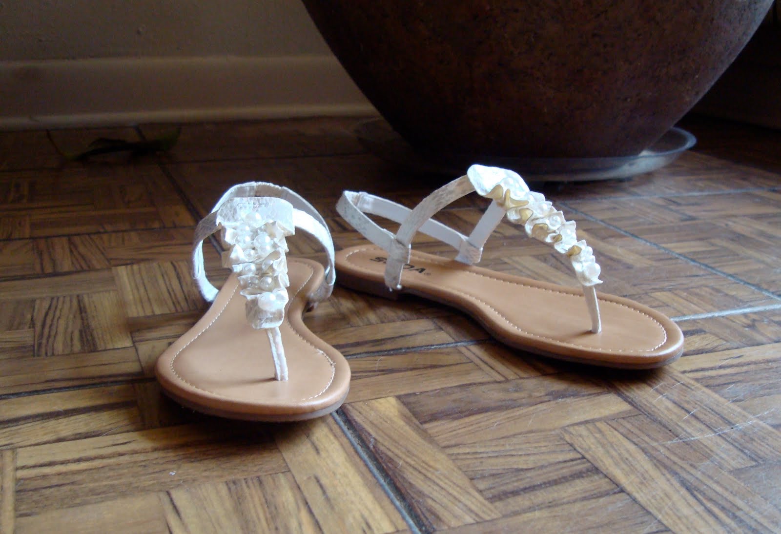 shoe carnival nike flip flops