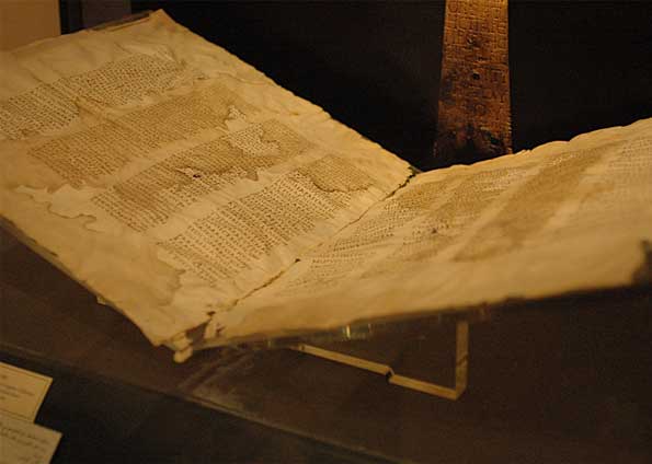 [Codex+Sinaiticus2.jpg]