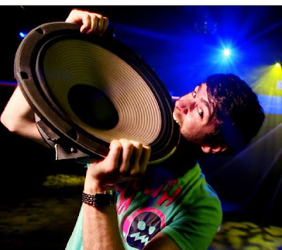 http://1.bp.blogspot.com/_0f8cz0SS-Ww/STJiD9upz6I/AAAAAAAAAOw/lZKbGrPMTxE/s400/lee.jpg