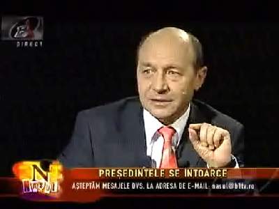 [basescu+la+nasul.jpg]