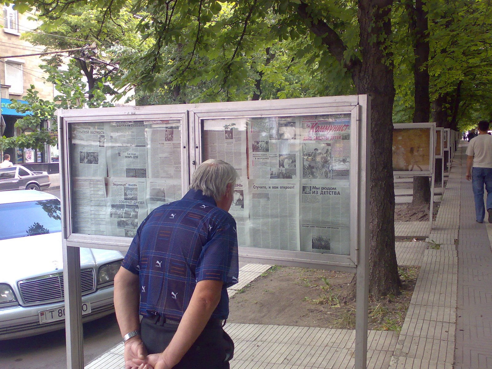 [chisinau+comunistul.jpg]