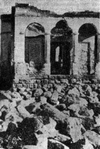 [atrocitatile-ungurilor+in+transilvania+biserica+distrusa.jpg]