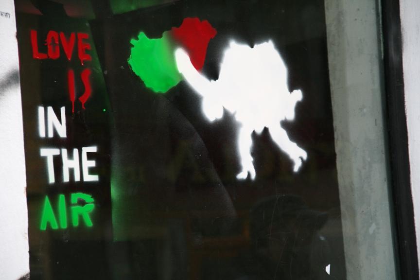 [Love+is+in+the+Air+Roncea.JPG]