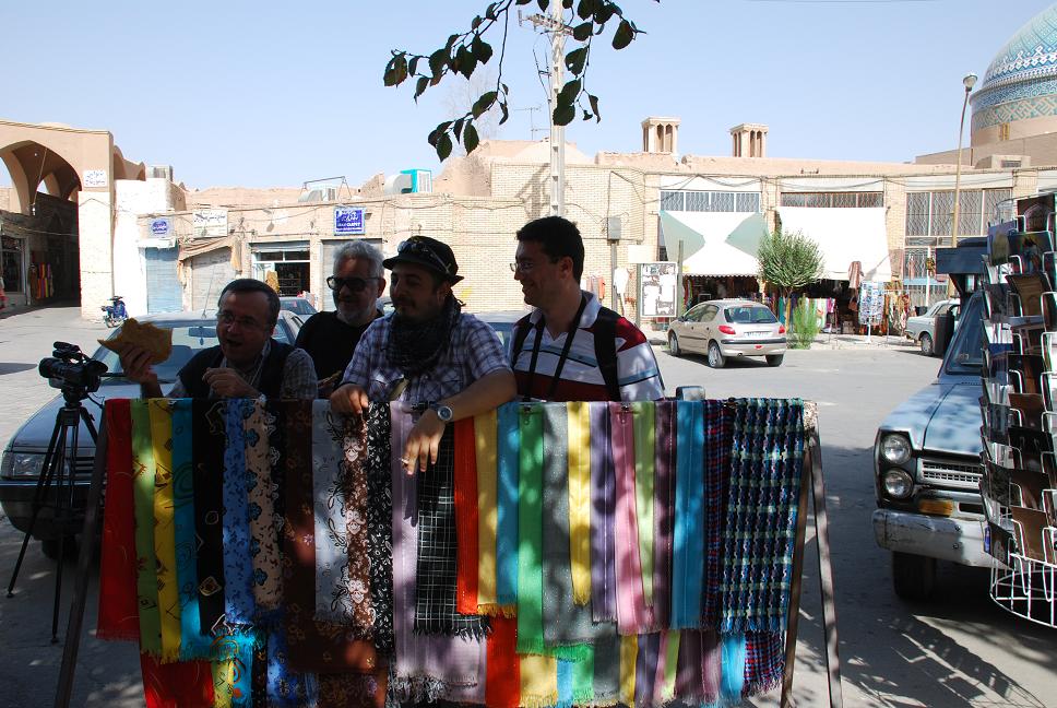 [ziaristi+romani+iran+1.JPG]