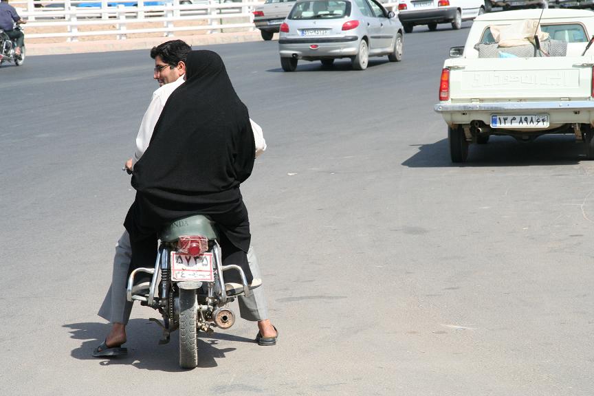 [Yazd+Iran+Roncea+Trafic+6.JPG]