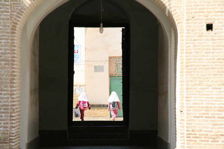 [10+Fetite+Yazd+Roncea+2.JPG]