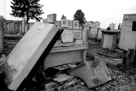 [Cimitirul+evreiesc.jpg]