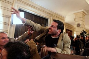 [atacantul+lui+bush.jpg]