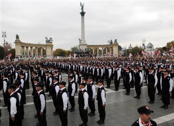 [garda+maghiara.jpg]