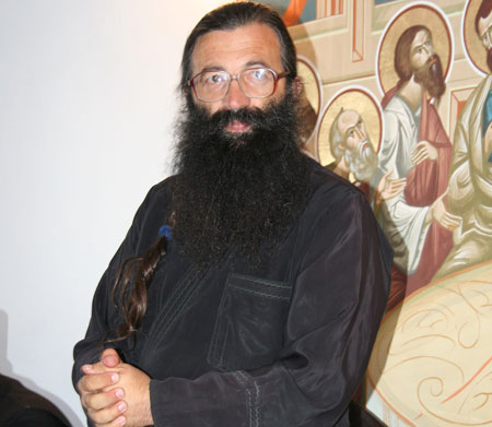 [Parintele+Nicolae+Tanase+Valea+Plopului.jpg]