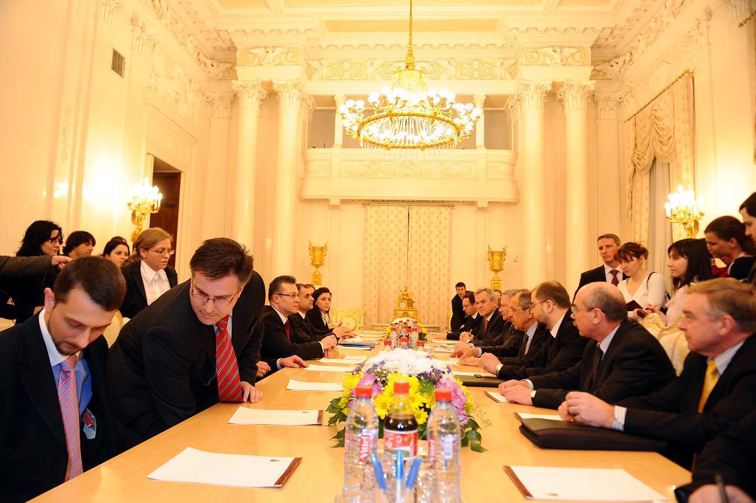 [Lavrov+Roncea+foto+Cristian+Nistor.jpg]