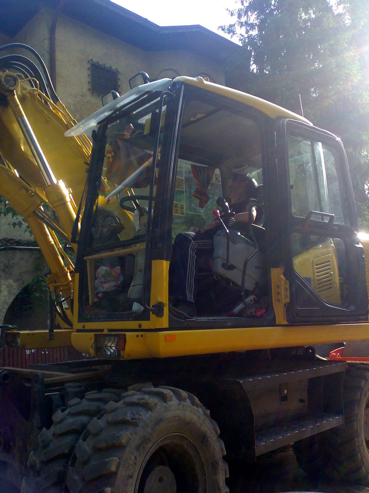 [Muncitorii+pe+Zambaccian.jpg]