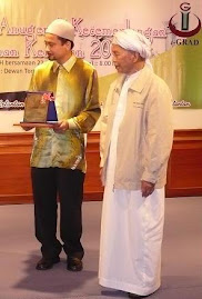 BeRsAmA KePiMpInAn ToK GuRu