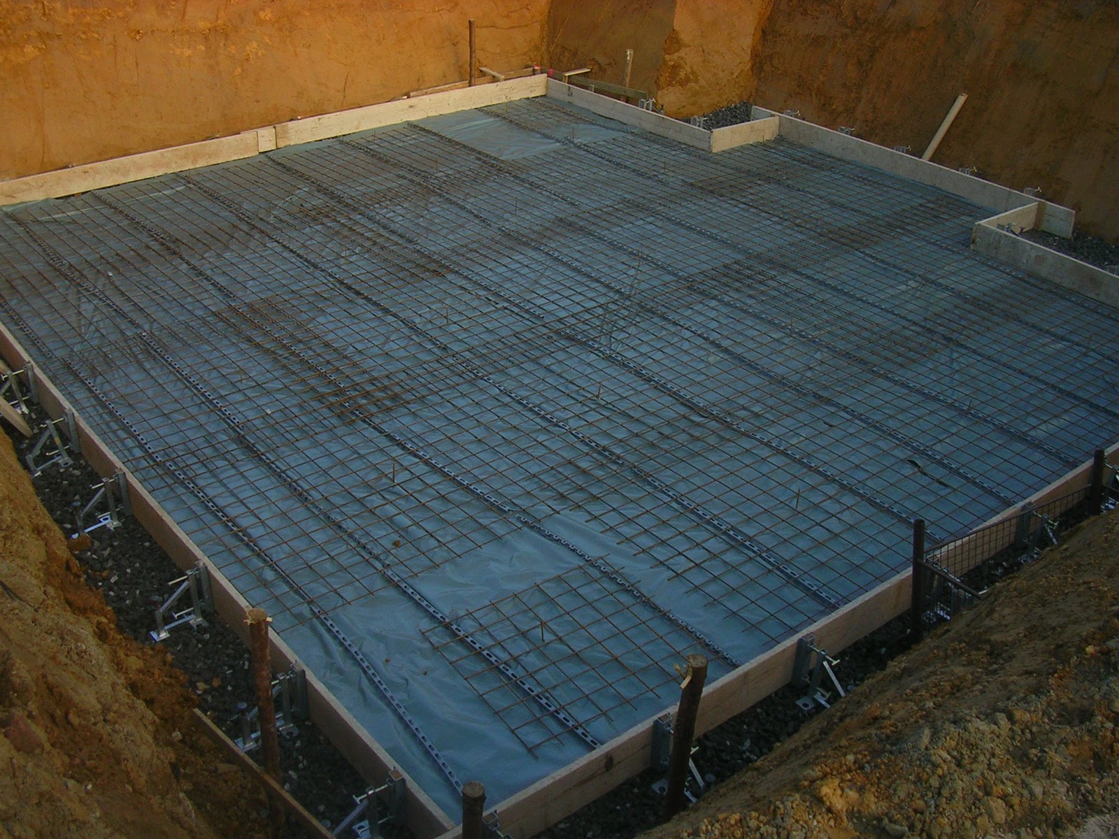 Numßen-Bau: Beginn der Bodenplatte-Arbeiten