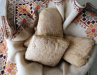 Fata de masa