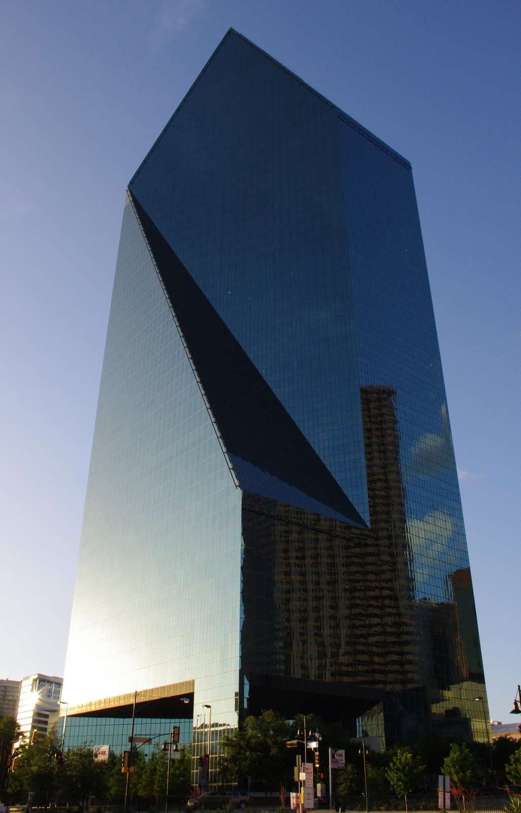 Architecture of Dallas Fountain Place