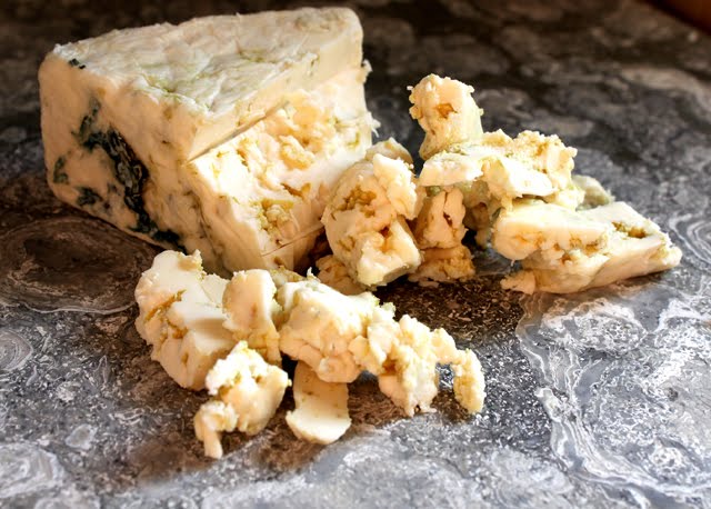 [Gorgonzola+crumbled.JPG]