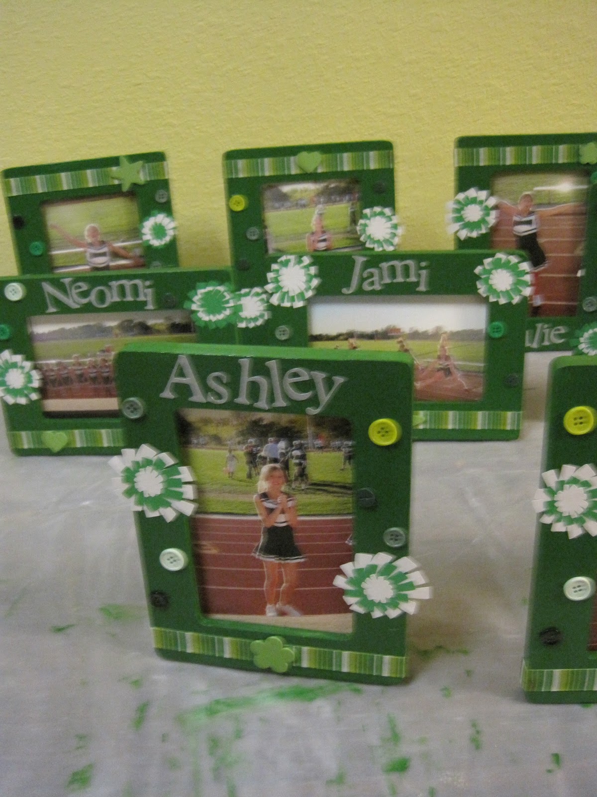 Crafts and Crap: Cheer Frames