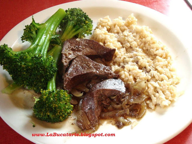 Ficat de pork cu brocoli si garnitura de orez