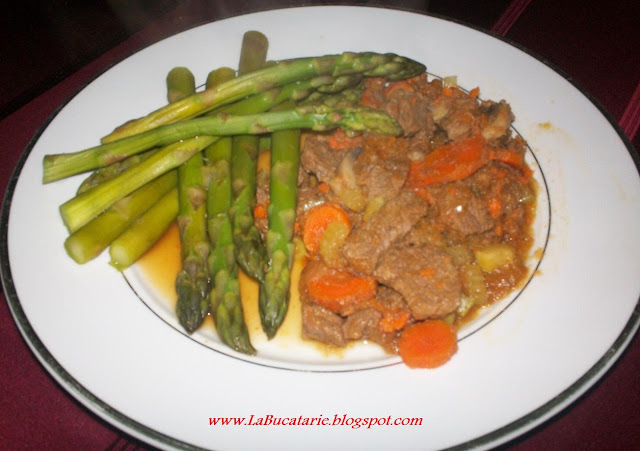 Beef stew with asparagus - tocanita de vacuta cu asparagus