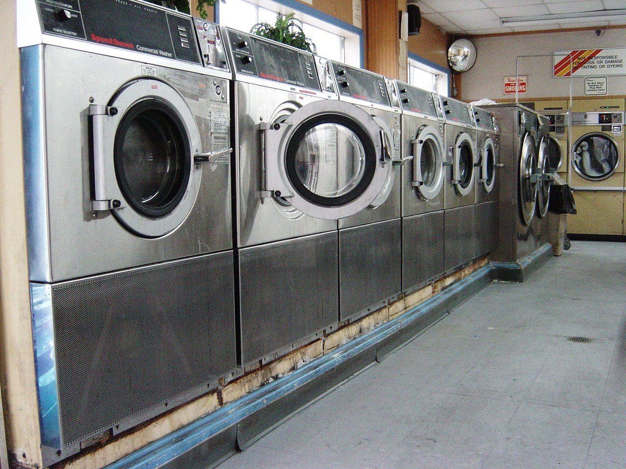 [laundromat+on+Mission+006.JPG]