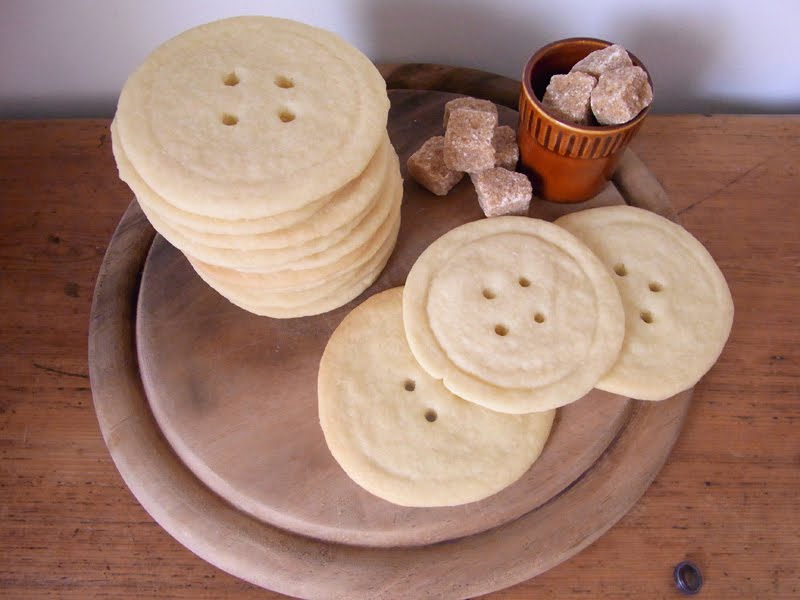 [buttons+biscuits+1c.jpg]