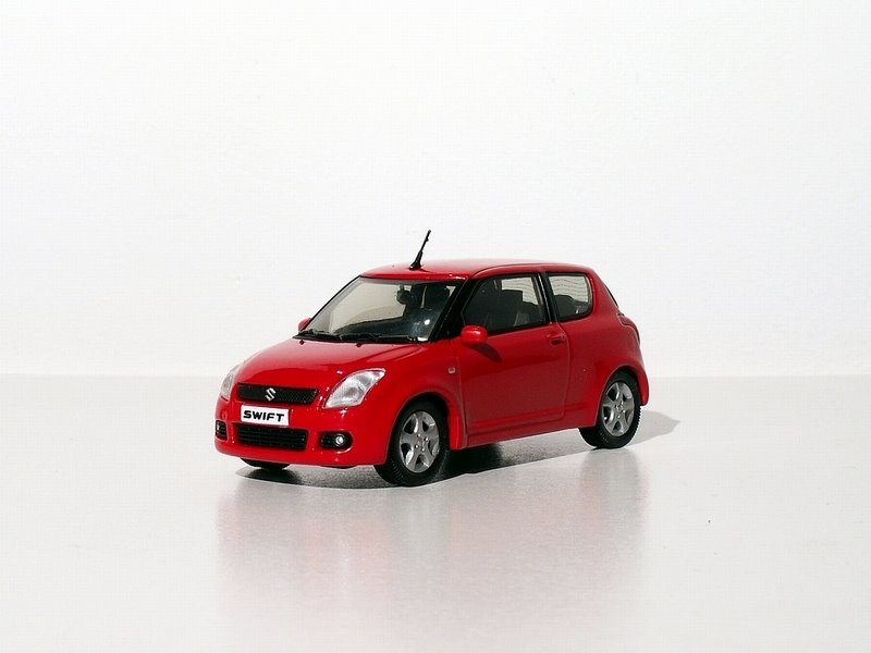 [Suzuki+Swift+(Rietze)+(01).JPG]