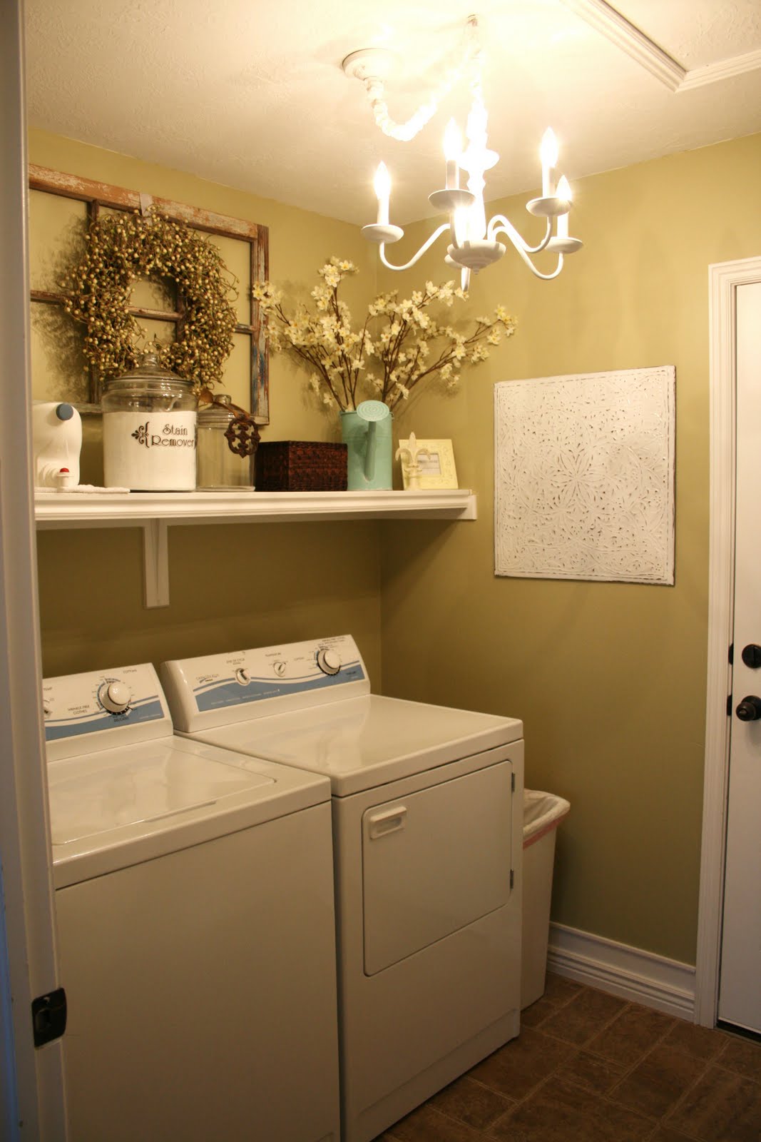 Sassy Sites!: Home Tour... the laundry room Sassy Sites!: Home Tour... the laundry room on Laundry Decor Ideas
id=89406