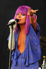 off the cut loves Lily Allen...