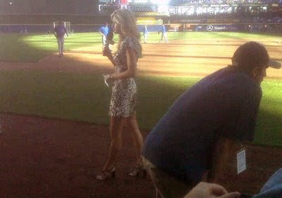 400px x 282px - Awful Announcing: Erin Andrews Was A Clubhouse Distraction For The Cubs  Last Night (Updated)