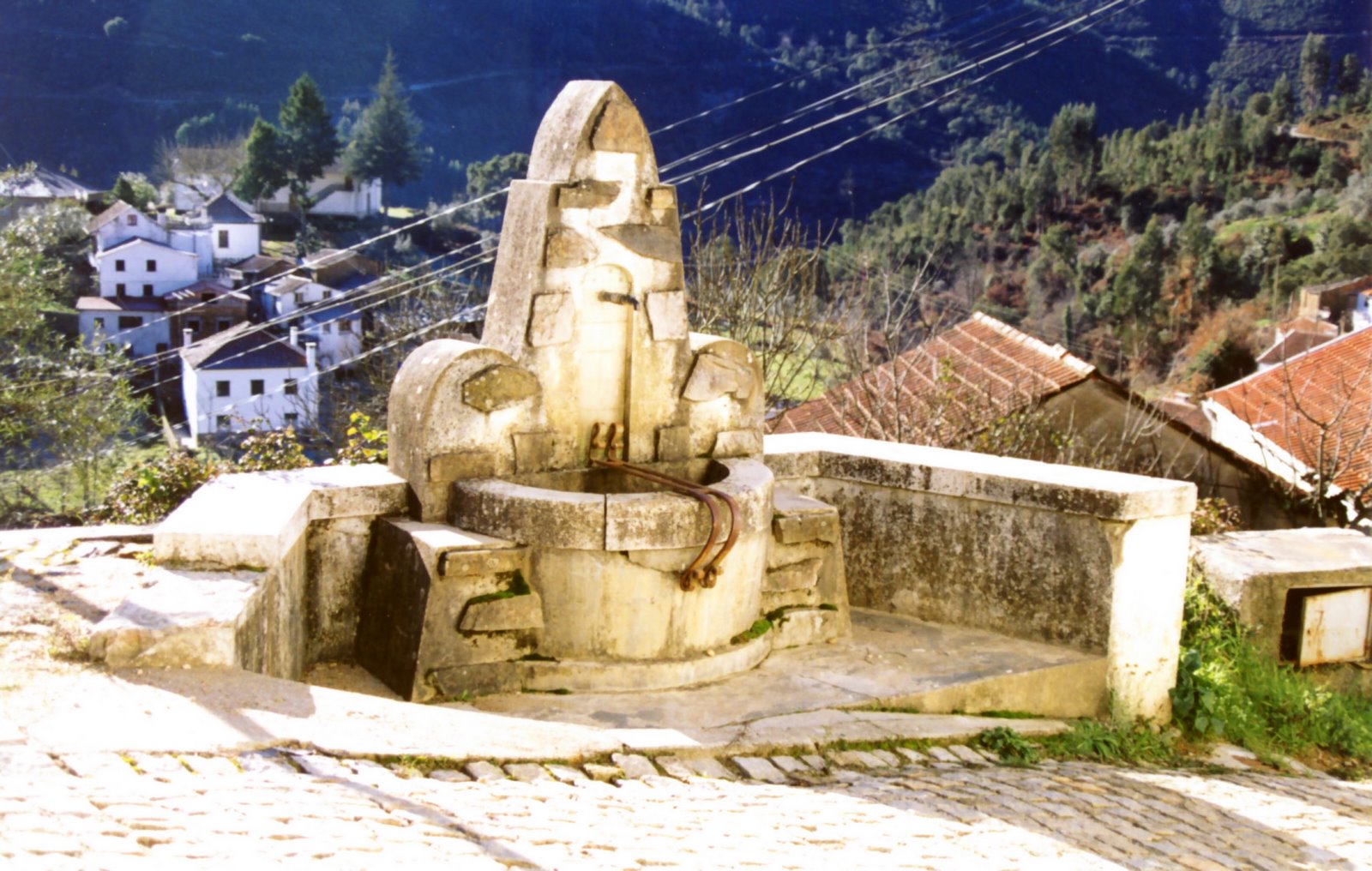 [Chafariz+Colmeal.jpg]