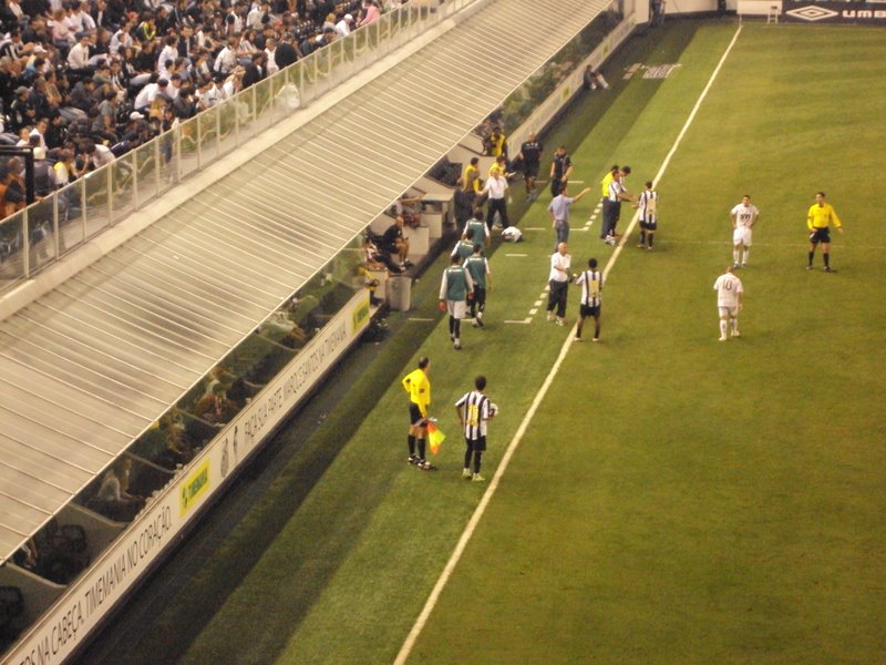 [jogadores+na+linha+lateral.jpg]