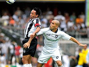 UM TIME APAGADO PARA UMA TORCIDA ELÉTRICA junior+disputando - UM TIME APAGADO PARA UMA TORCIDA ELÉTRICA