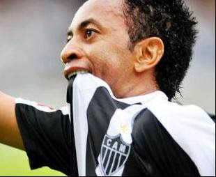 O FREGUÊS VOLTOU junior+morde+a+camisa - O FREGUÊS VOLTOU