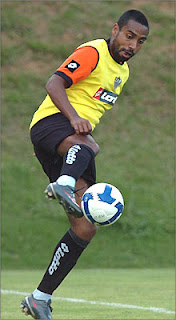 Atenção cardiologistas: Tem jogo do Galo. coelho+pronto+pra+jogar - Atenção cardiologistas: Tem jogo do Galo.