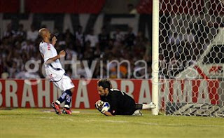 carini+encaixa+penalti - Jogo quente contra o Fog&atilde;o