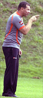 QUANTOS PONTOS VALE UM TREINADOR? roth+apontando - QUANTOS PONTOS VALE UM TREINADOR?